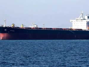 美国允许伊朗油轮通过霍尔木兹海峡