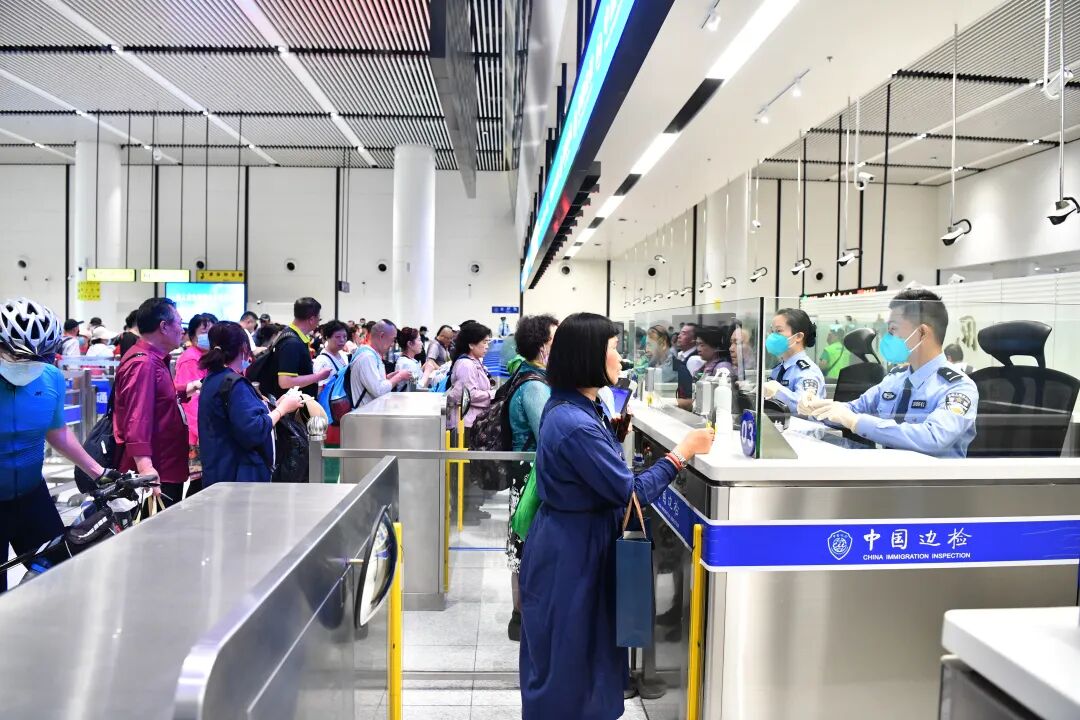 今年&ldquo;五一&rdquo;假期，出入境人员达1127.9万人次（images 1）